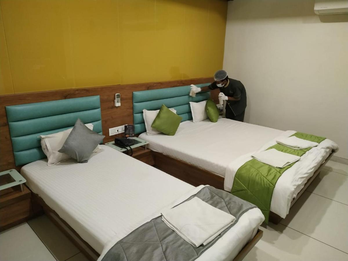 Hotel Satkar Chhatral Екстер'єр фото
