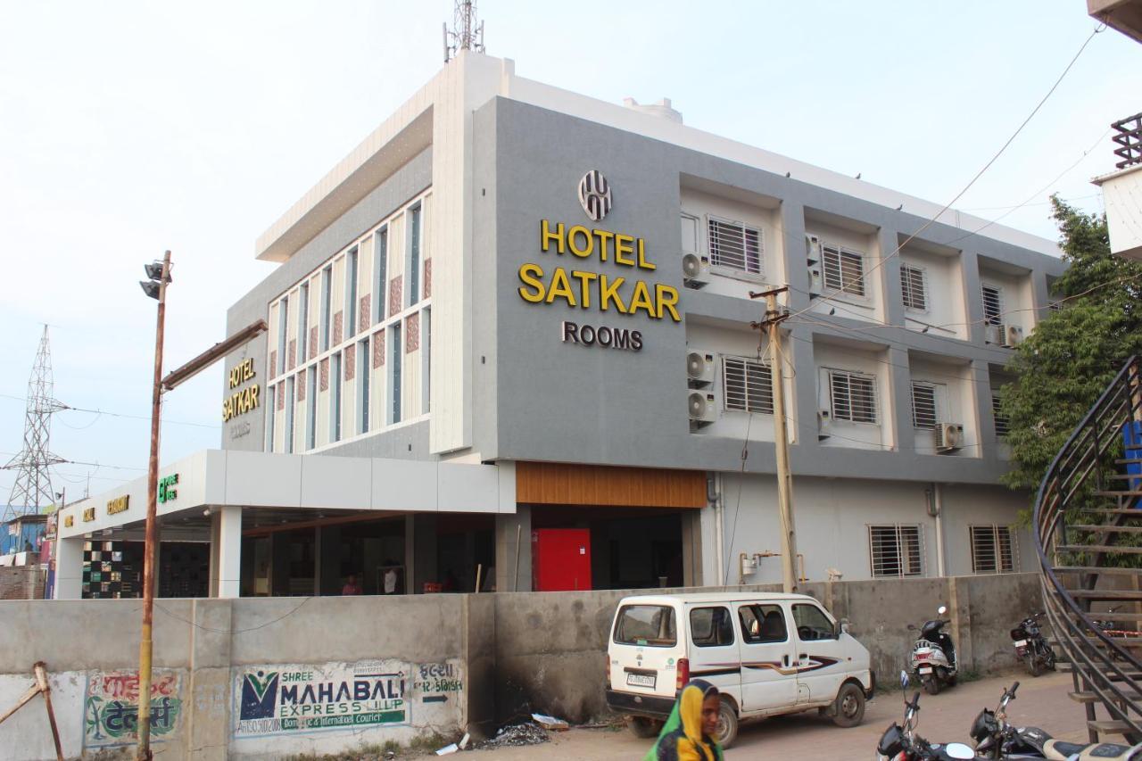 Hotel Satkar Chhatral Екстер'єр фото