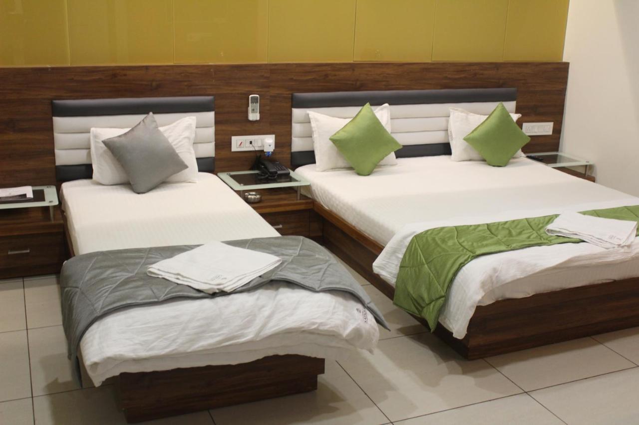 Hotel Satkar Chhatral Екстер'єр фото