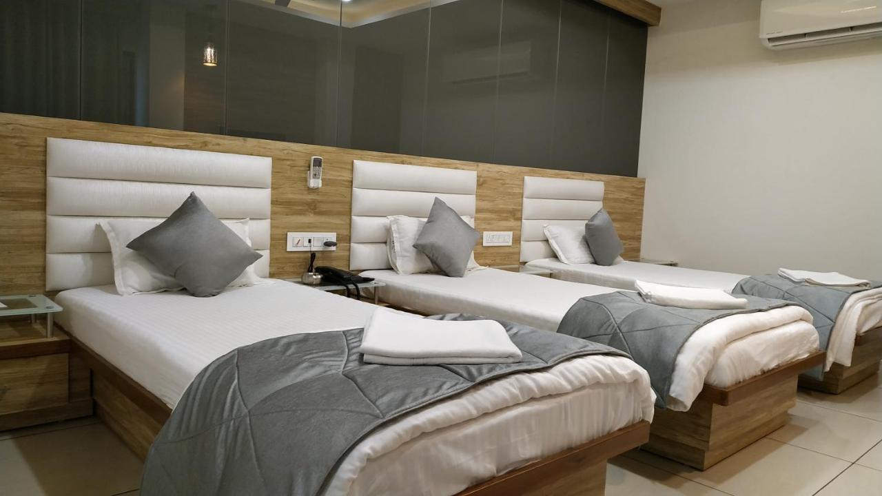 Hotel Satkar Chhatral Екстер'єр фото