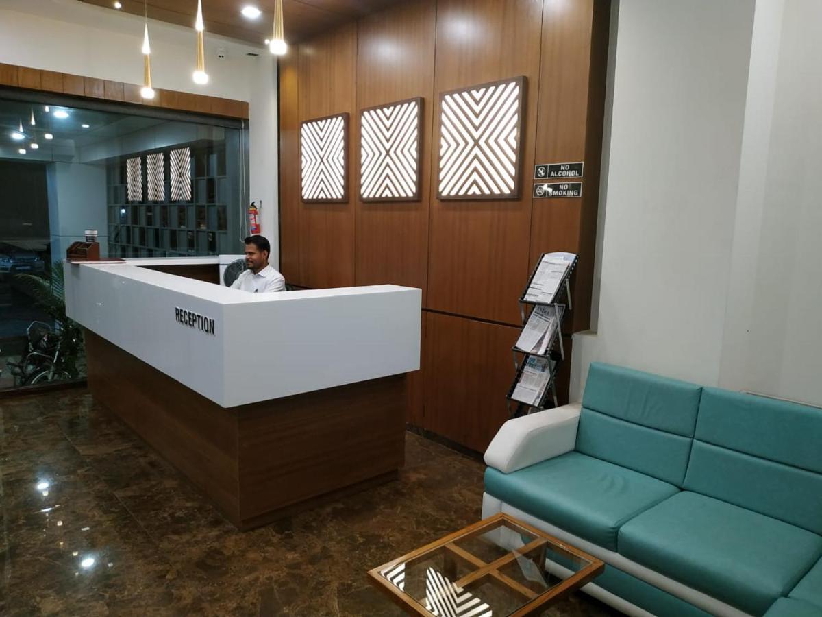 Hotel Satkar Chhatral Екстер'єр фото